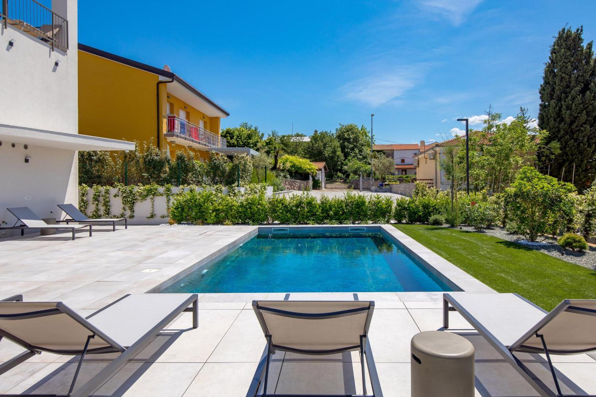 Apartmani Vila Mara M 1 Heated Pool Omišalj Eksteriør billede