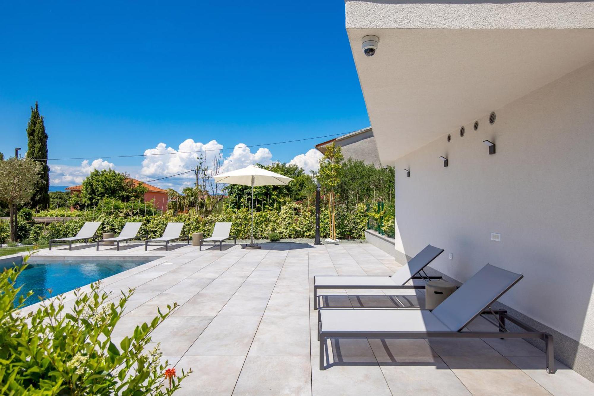 Apartmani Vila Mara M 1 Heated Pool Omišalj Eksteriør billede