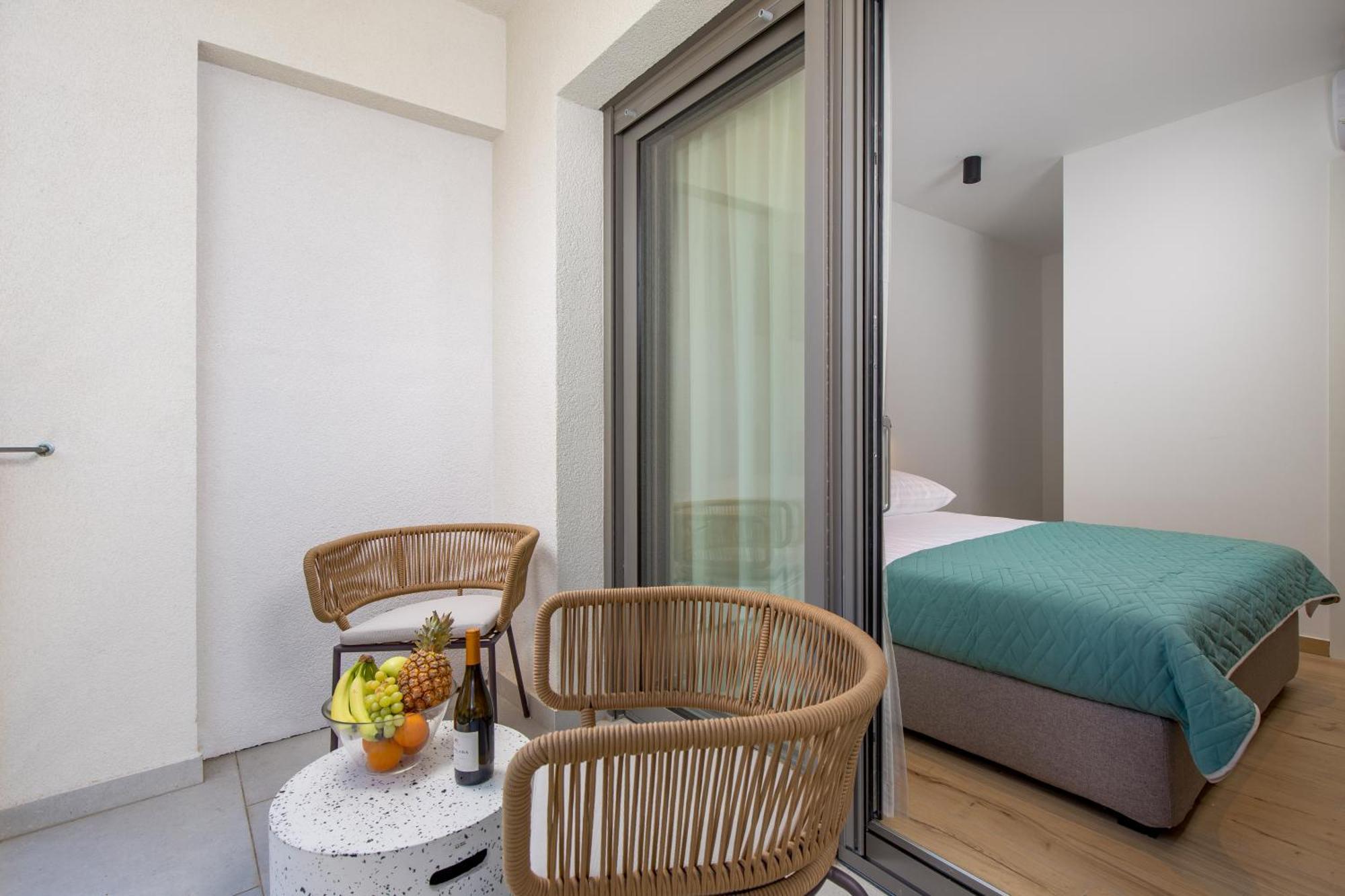 Apartmani Vila Mara M 1 Heated Pool Omišalj Eksteriør billede