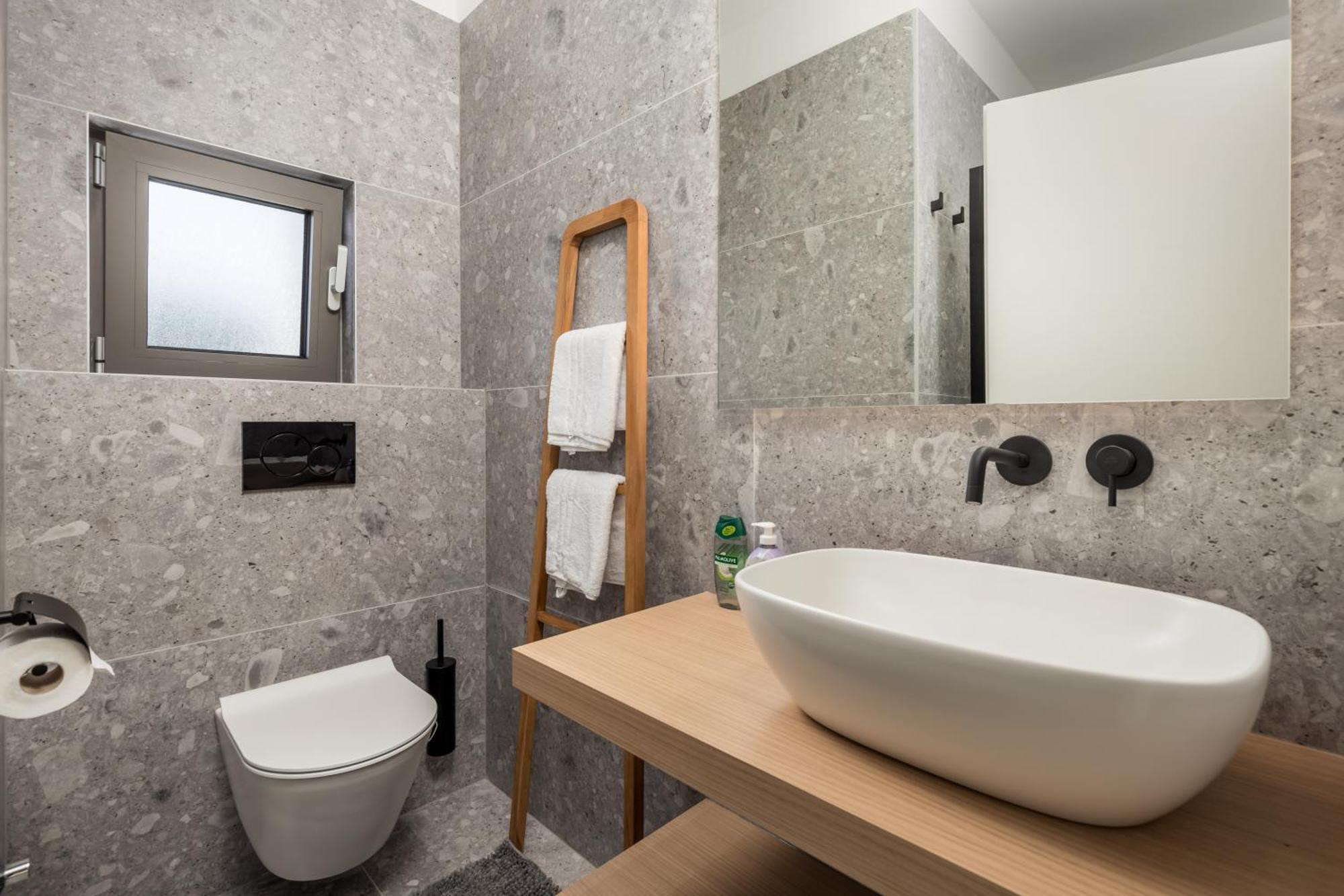 Apartmani Vila Mara M 1 Heated Pool Omišalj Eksteriør billede